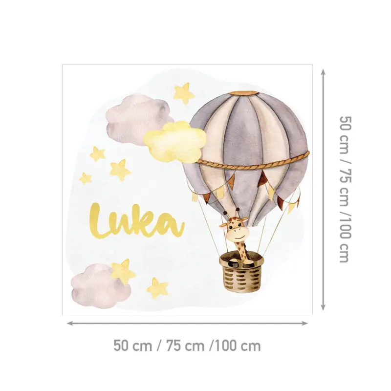 Personalizirana dječja naljepnica s imenom i žirafom u balonu među oblacima, u pastelnim nijansama roze, žute, plave i mente - žuta verzija.