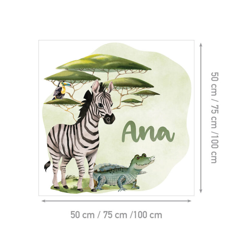Personalizirana dječja naljepnica s imenom i ilustracijom zebre, krokodila i tukan ptice ispred akacije, u zelenoj safari scenografiji - shema